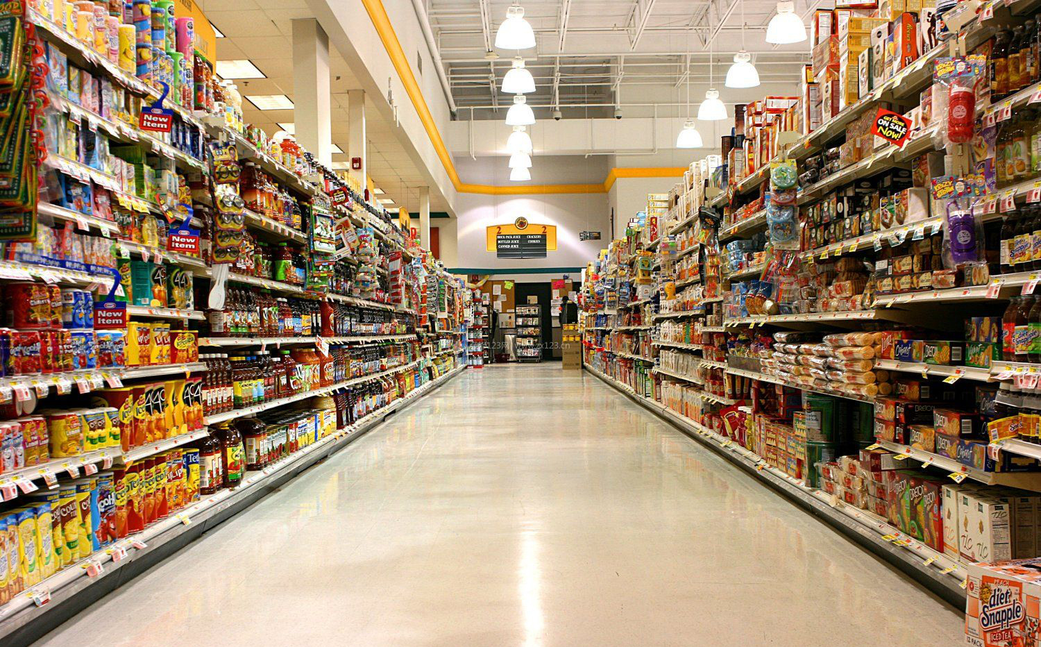 Derniers blogs de l'entreprise sur Amélioration accélérée des grands supermarchés russes et croissance constante de la demande d'étagères à double face